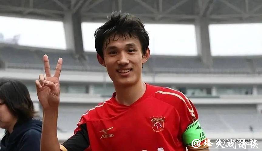 36 岁 “老黄忠” 王燊超再战一年,“带刀侍卫”靠啥关键时刻总能进球? 36 岁 “老黄忠” 王燊超再战一年,“带刀侍卫”靠啥关键时刻总能进球?